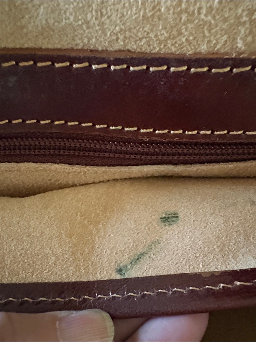 Classic Brown Leather Messenger Bag with Adjustable Strap - Picture 5 of 10